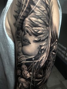 Tatuaje realista Tatuaje realista de un retrato de mujer en Vault Tattoo