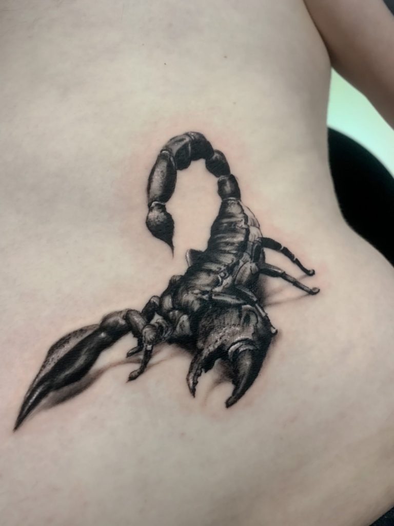 tatuaje realista zaragoza escorpion