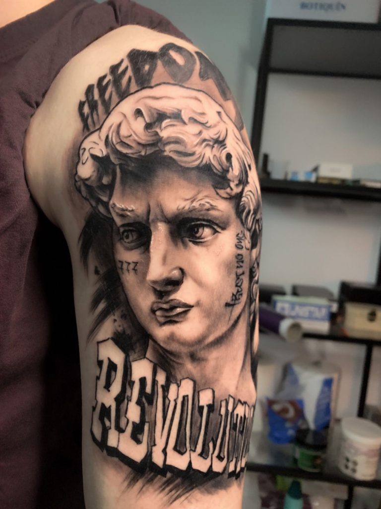 tatuaje realista zaragoza vault